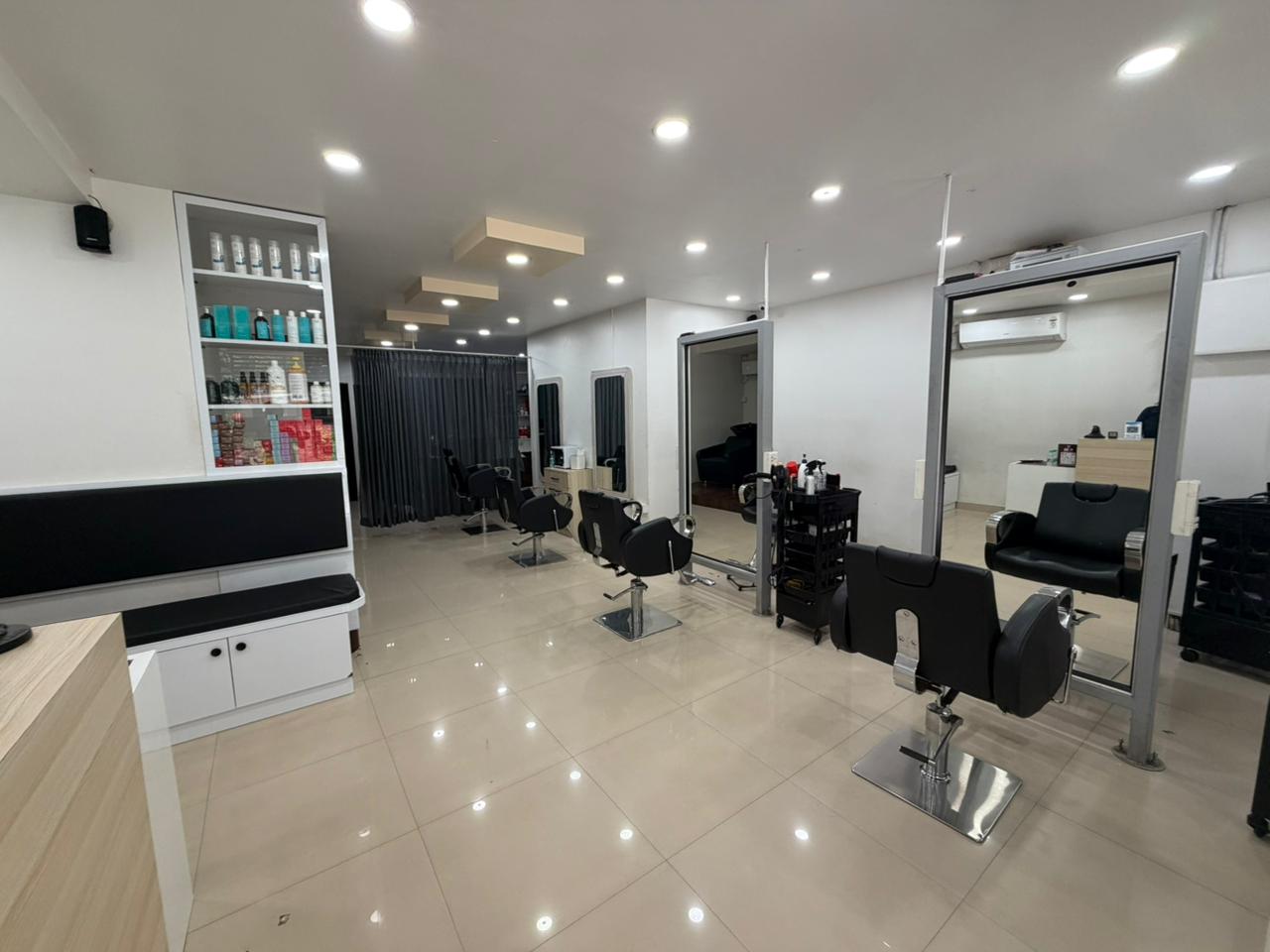 YURA Studio Background 7